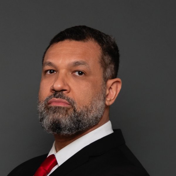 Dr. Peterson Teixeira